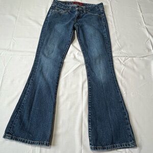 Levi’s 524 Jeans
1 short